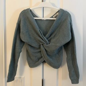 NWOT Moon & Madison cropped sweater